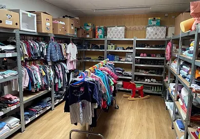 Die Kleiderkammer Huchting ist für Spendenannahmen montags und mittwochs von 10 bis 14 Uhr, dienstags und donnerstags von 10 bis 17 Uhr und freitags von 10 bis 12 Uhr geöffnet. Spenden werden dienstags und donnerstags von 10 bis 12 und 14 bis 17 Uhr ausgegeben, mittwochs von 10 bis 12 Uhr. Dafür ist eine Terminvereinbarung unter 0176/20 49 36 93, oder persönlich vor Ort nötig.